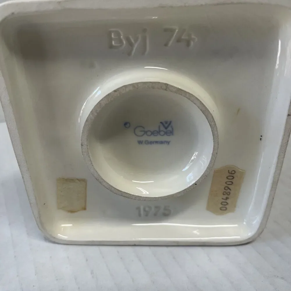 GOEBEL CHARLOT BYJ 74 REDHEAD AT WORK WASH DAY FIGURINE 1975 - Picture 5 of 5